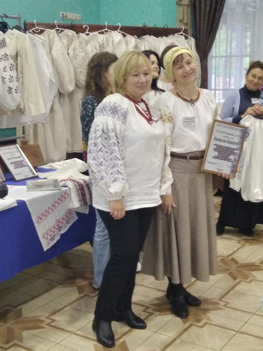 Вручення сертифікатів учасницям проєкту 
