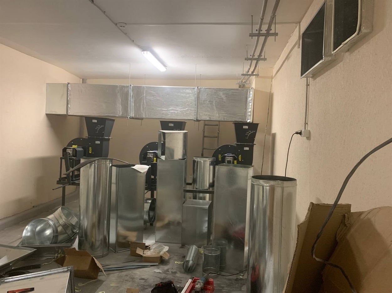 Монтаж вентиляції вже на стадії завершення