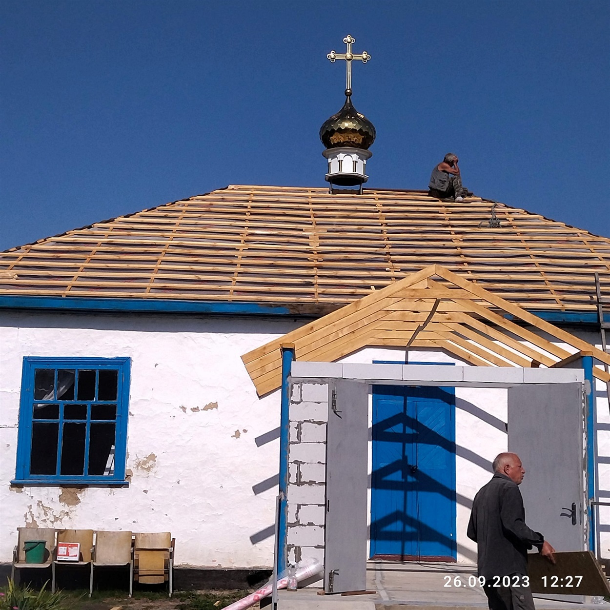 У процесі монтажу нової покрівлі