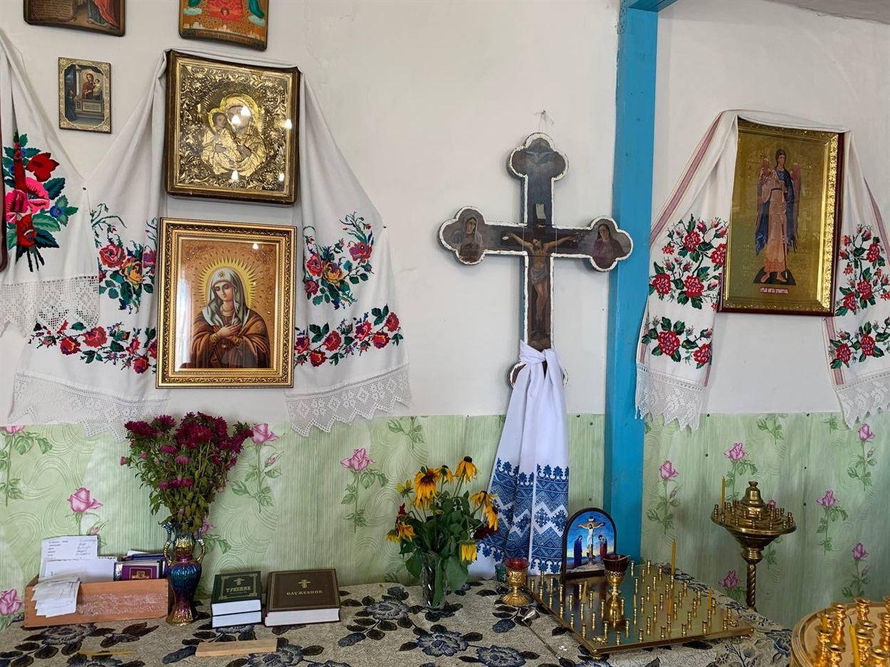 Хрест на фото активісти також планують відреставрувати і встановити його перед церквою