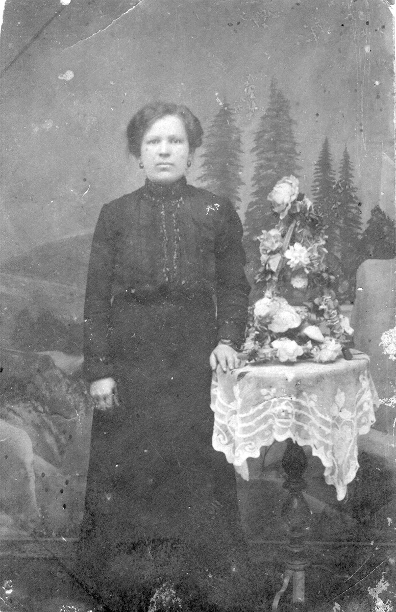  Бабуся Олександра. Світлина 1920-х років