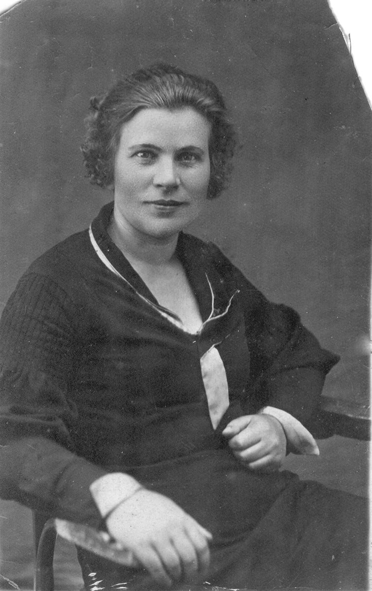 Ганна (Галина). Світлина 1936 року