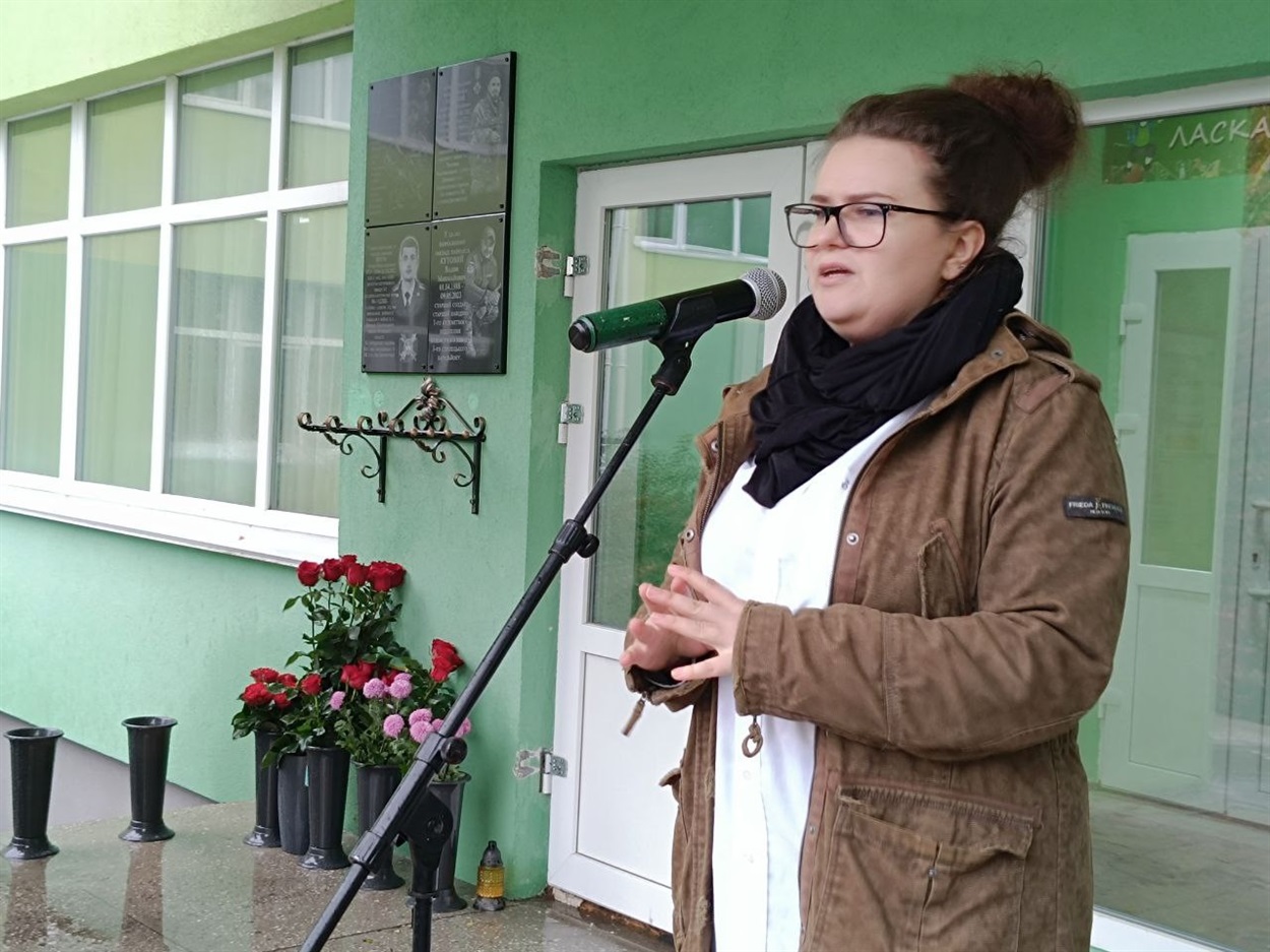 Виступає на мітингу подруга Богдана Янути волонтерка Анна Мишковець