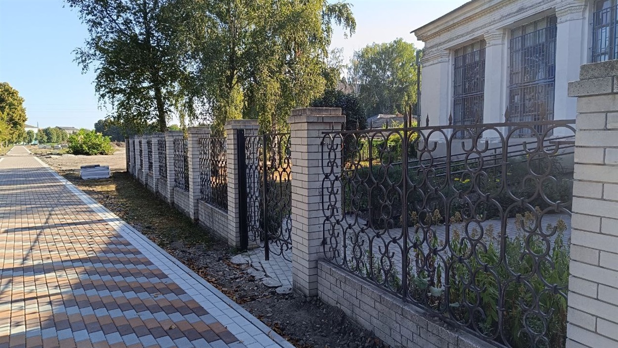 На вулиці Шевченка тротуар поклали триметровим замість двохметрового 