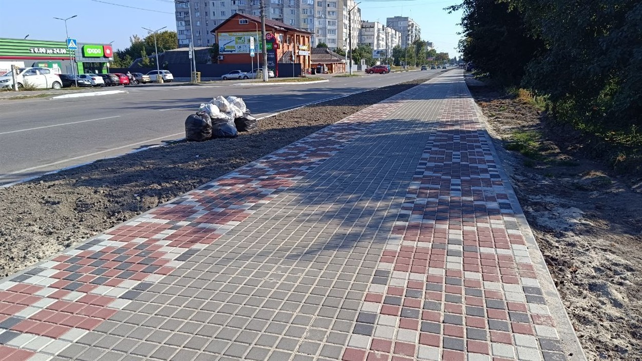Тротуар на вул. Б.Хмельницького збудувало ТОВ "Агрошляхбуд" за 3,1 млн грн 