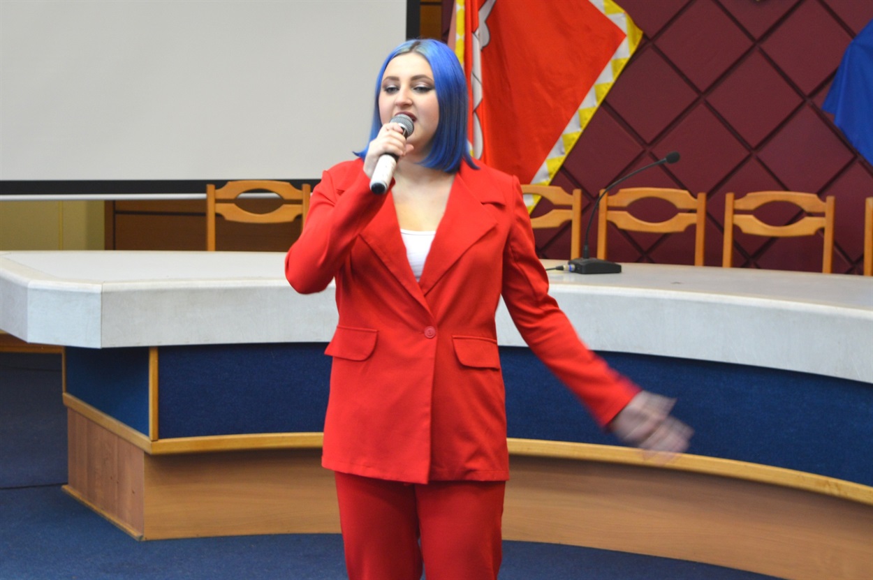 Пісенне вітання від Єлизавети Хондошко