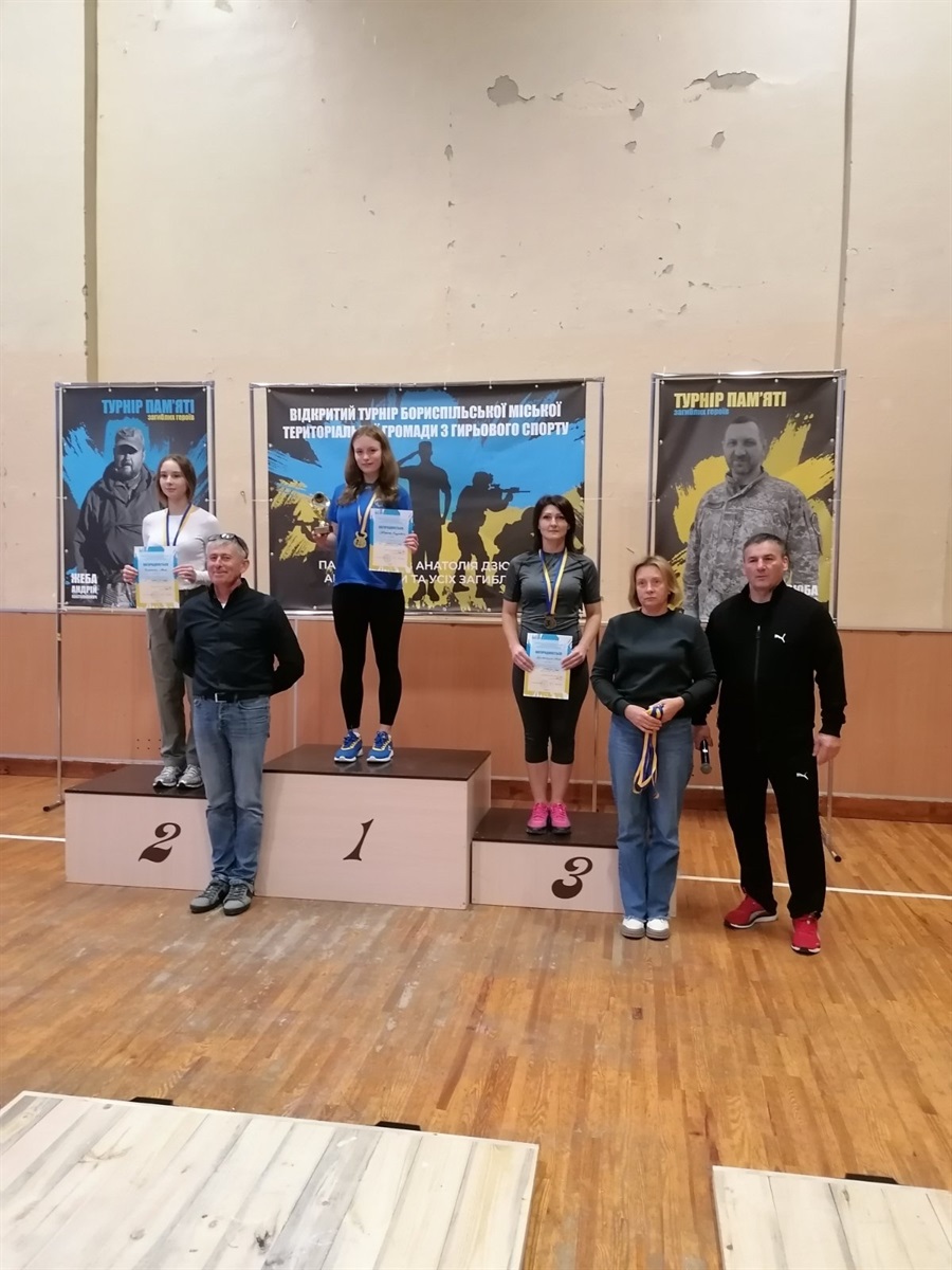46-річна Алла Яковченко з Дівичківської громади на турнірі з гирьового спорту виборола бронзу (вага гирі 16 кг) – 117 разів