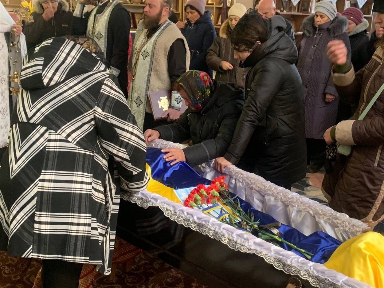 Рідні оплакують "соколика" України Віталія Максименка
