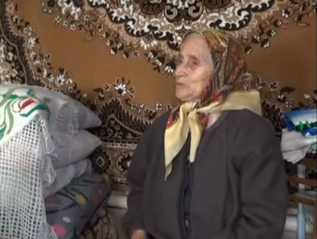Жителька села Пологи-Вергуни Мойсенко Олександра 1923 р.н. Фото 2017 року.