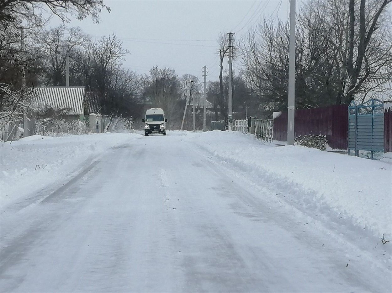 Головні вулиці сіл періодично прочищають, рейсовий транспорт ходить 