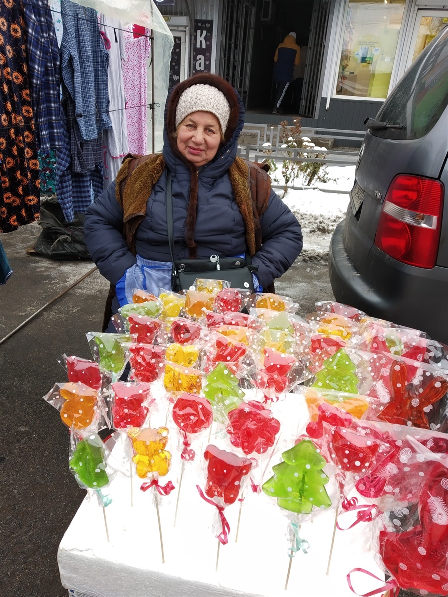 Галя продає льодяники уже давно