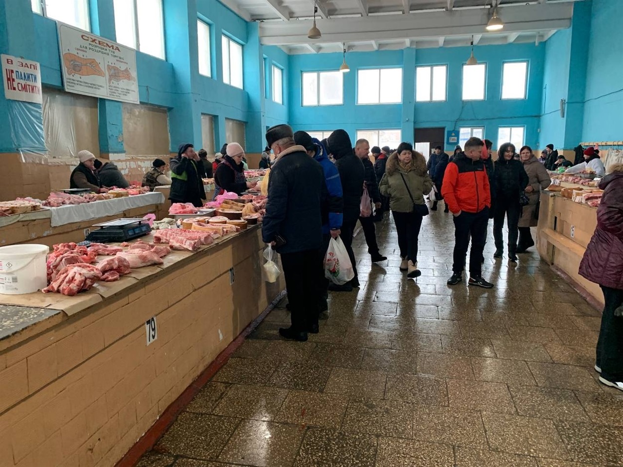 Покупців у м'ясному сьогодні вистачає