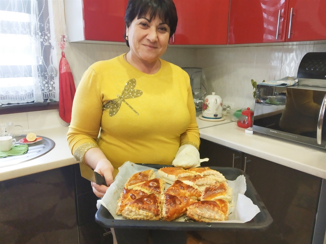 Джульєтта Адлеханян із власноруч приготованими смаколиками 