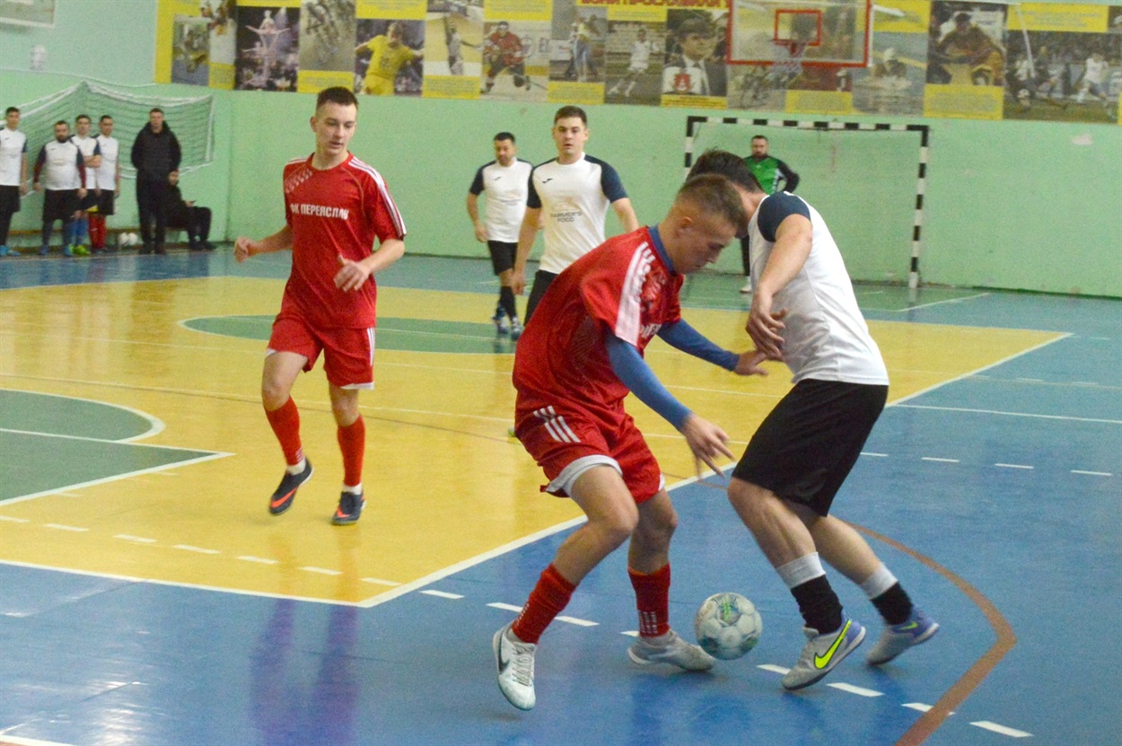 Відчайдушна боротьба за м’яч