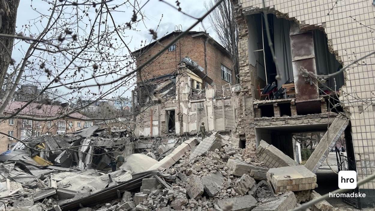 Пошкоджена будівля академії імені Бойчука.  25.03. 2024 р. 