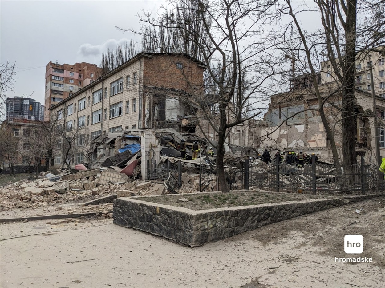Пошкоджена будівля академії імені Бойчука.  25.03. 2024 р. 