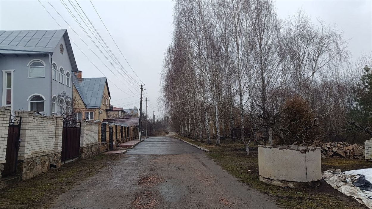 Це вулиця Заплавна в м-ні Солонці, на яку висипали 470 тон щебеню 