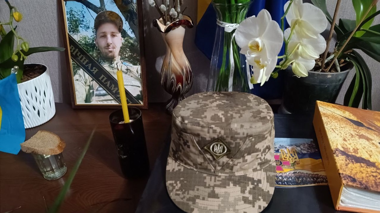 Куточок пам'яті про сина в родинній оселі Світлани та Миколи Шкварів 