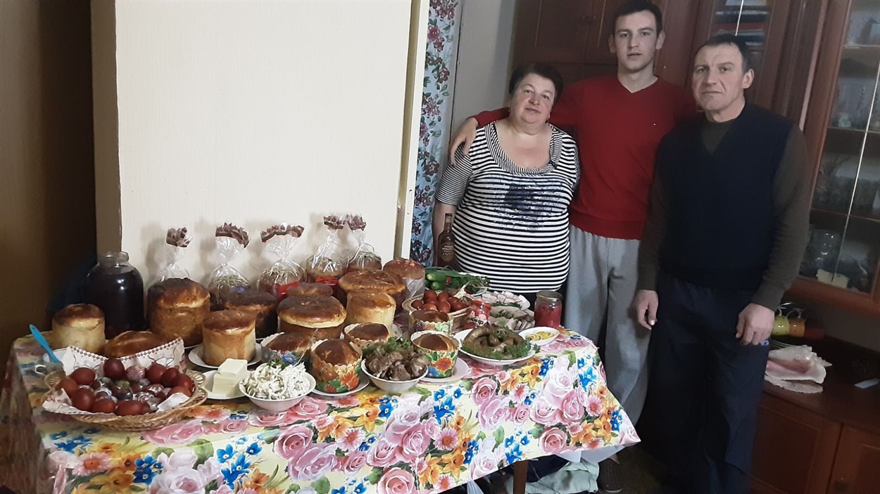 Пані Неля із сином та чоловіком