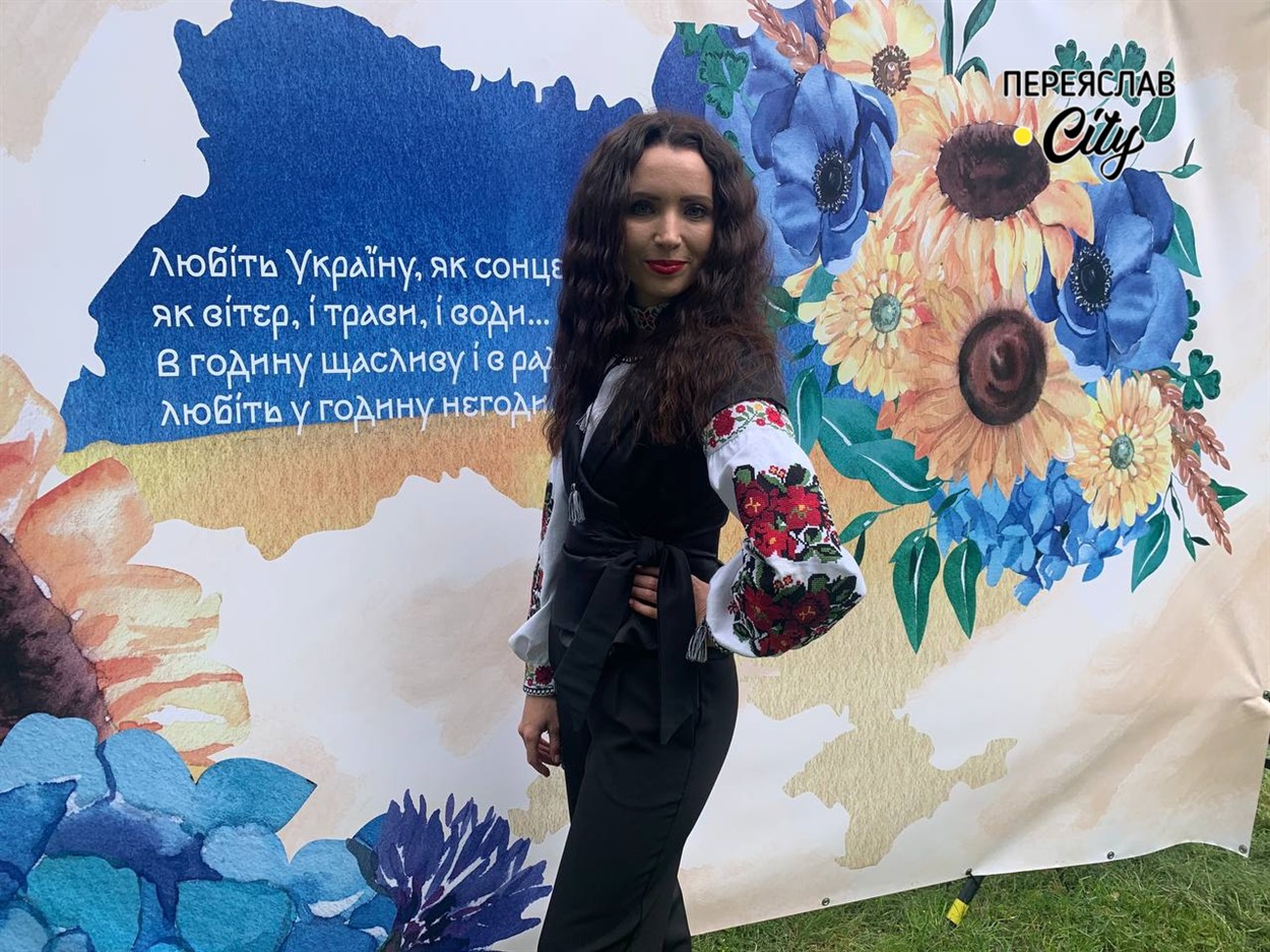 Юлія Шинкар – ведуча заходу "Одягни вишиванку – підтримай захисника"
