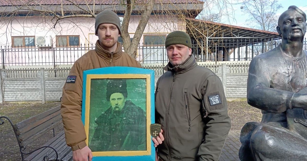 Микола Олійник (праворуч) на 