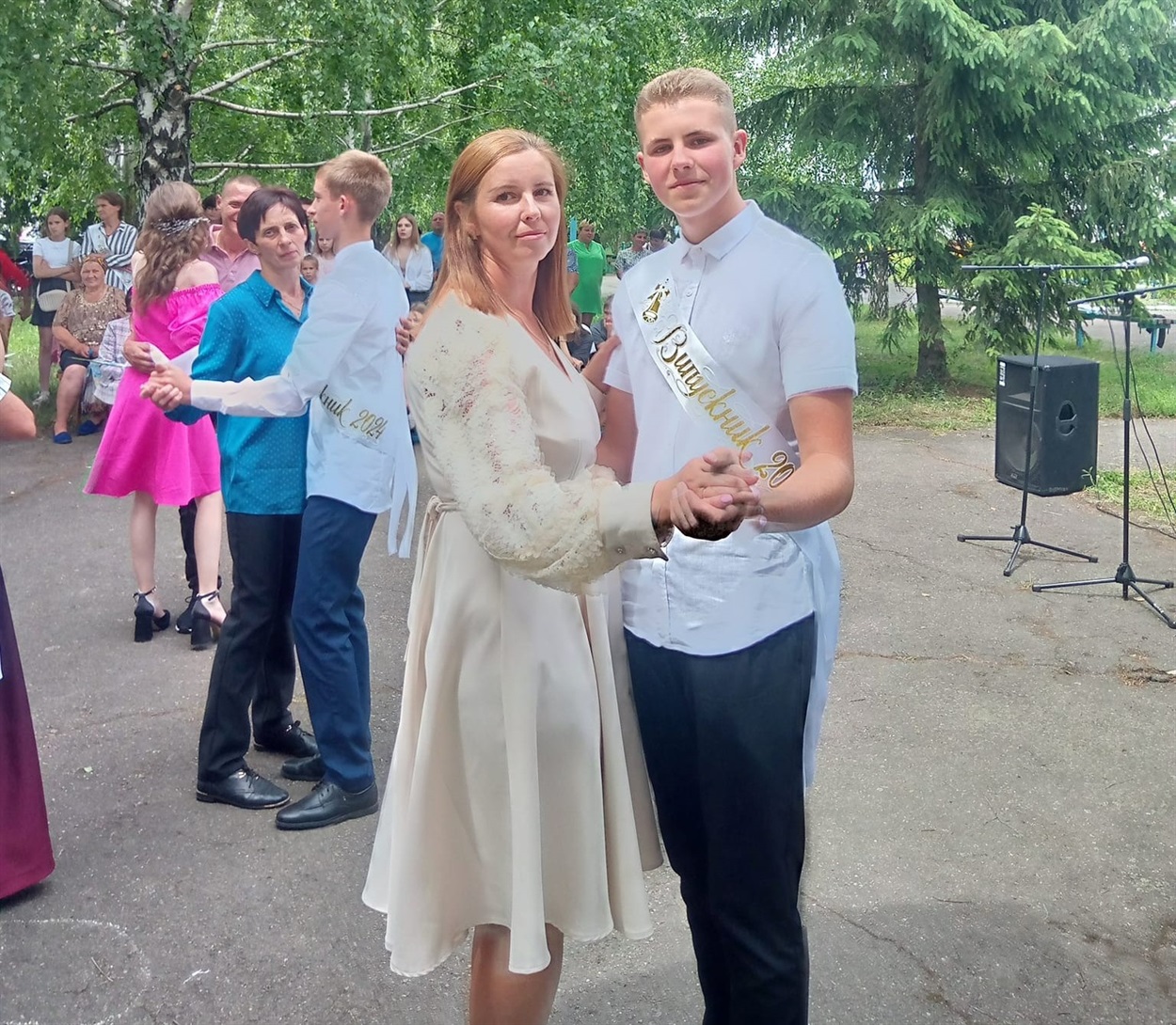 Вручення свідоцтв про неповну середню освіту у Виповзках