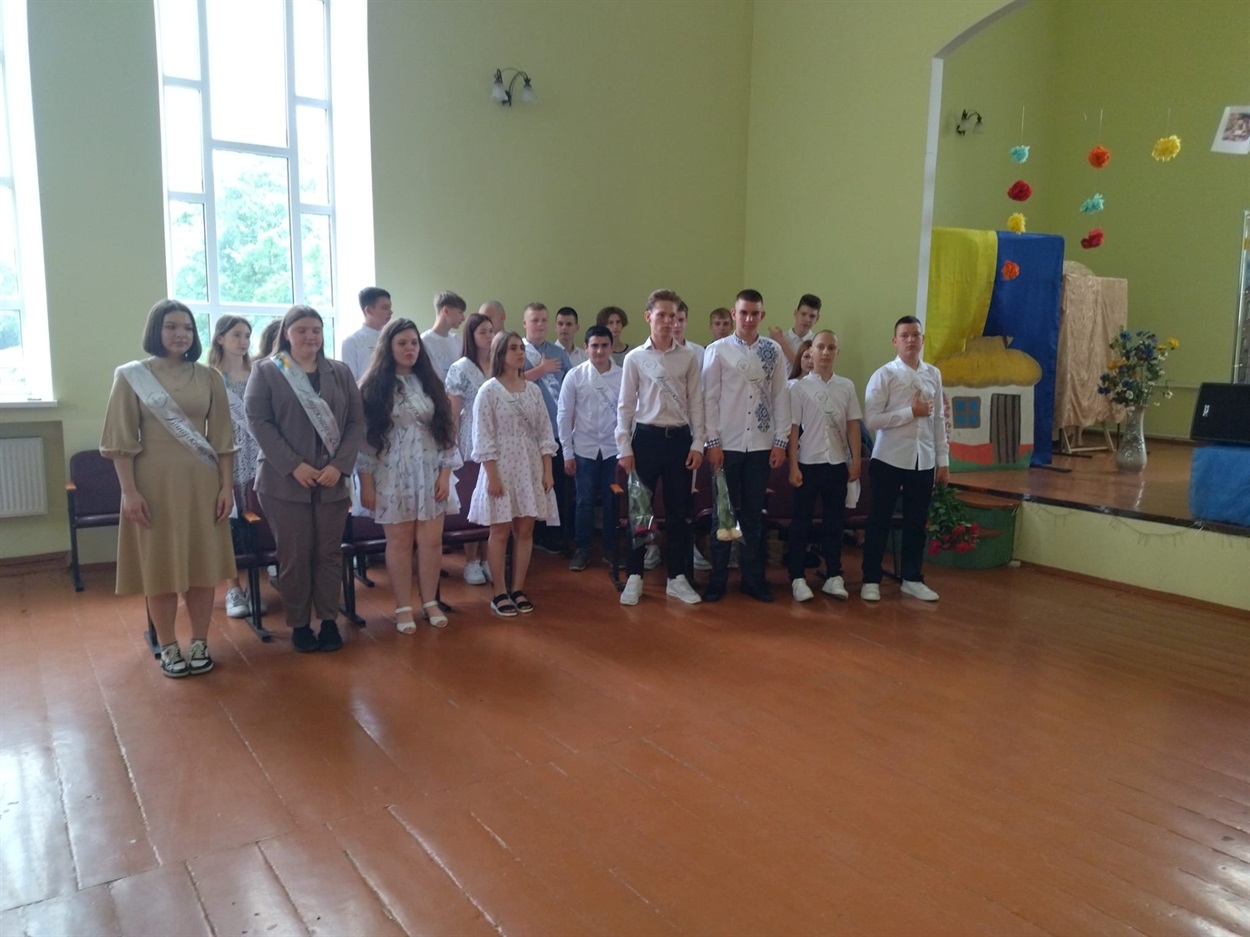 Вручення свідоцтв про неповну середню освіту в гімназії №1