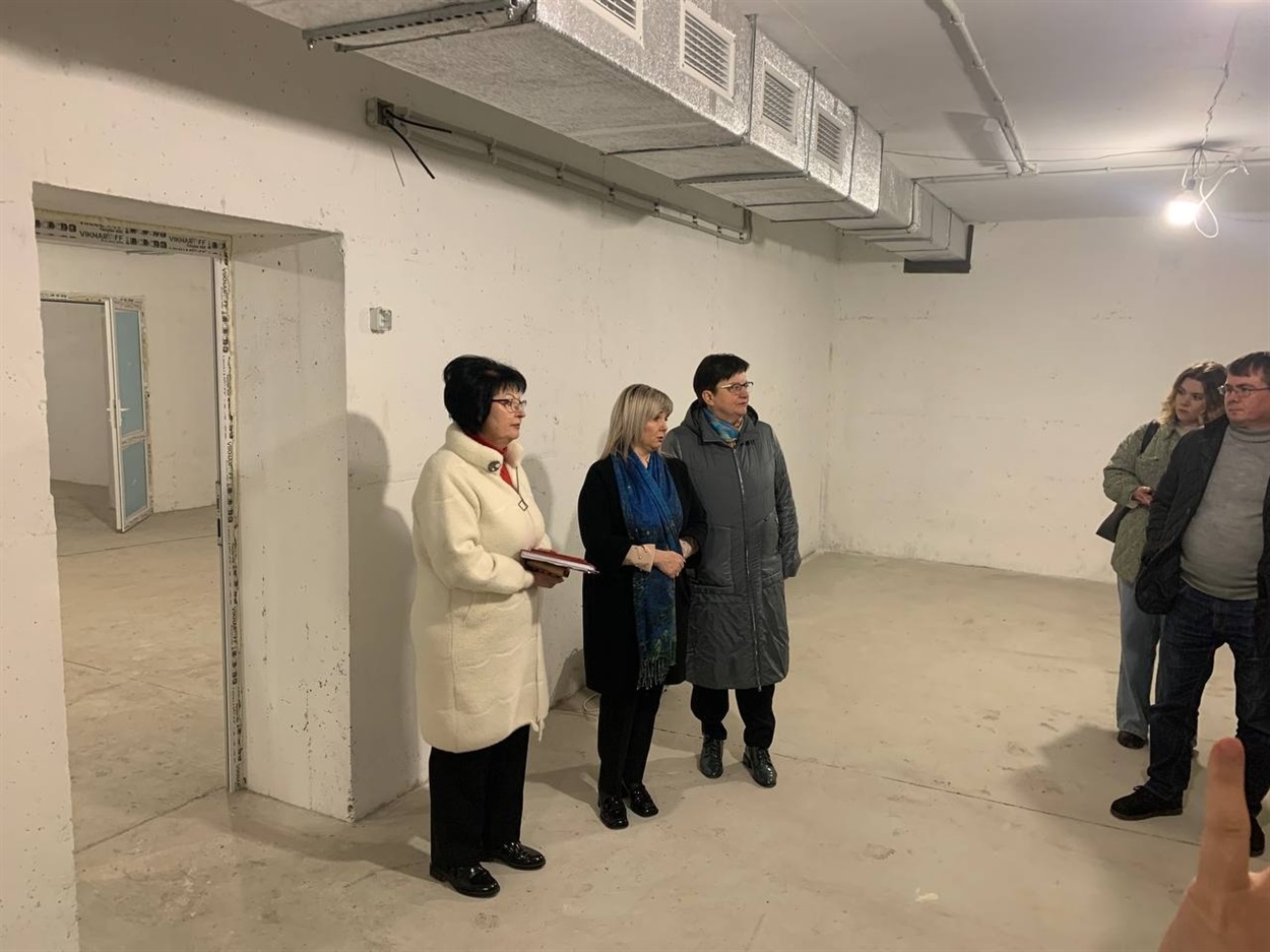 В одному з приміщень усередині протирадіаційного укриття для учнів Вінницького ліцею № 30