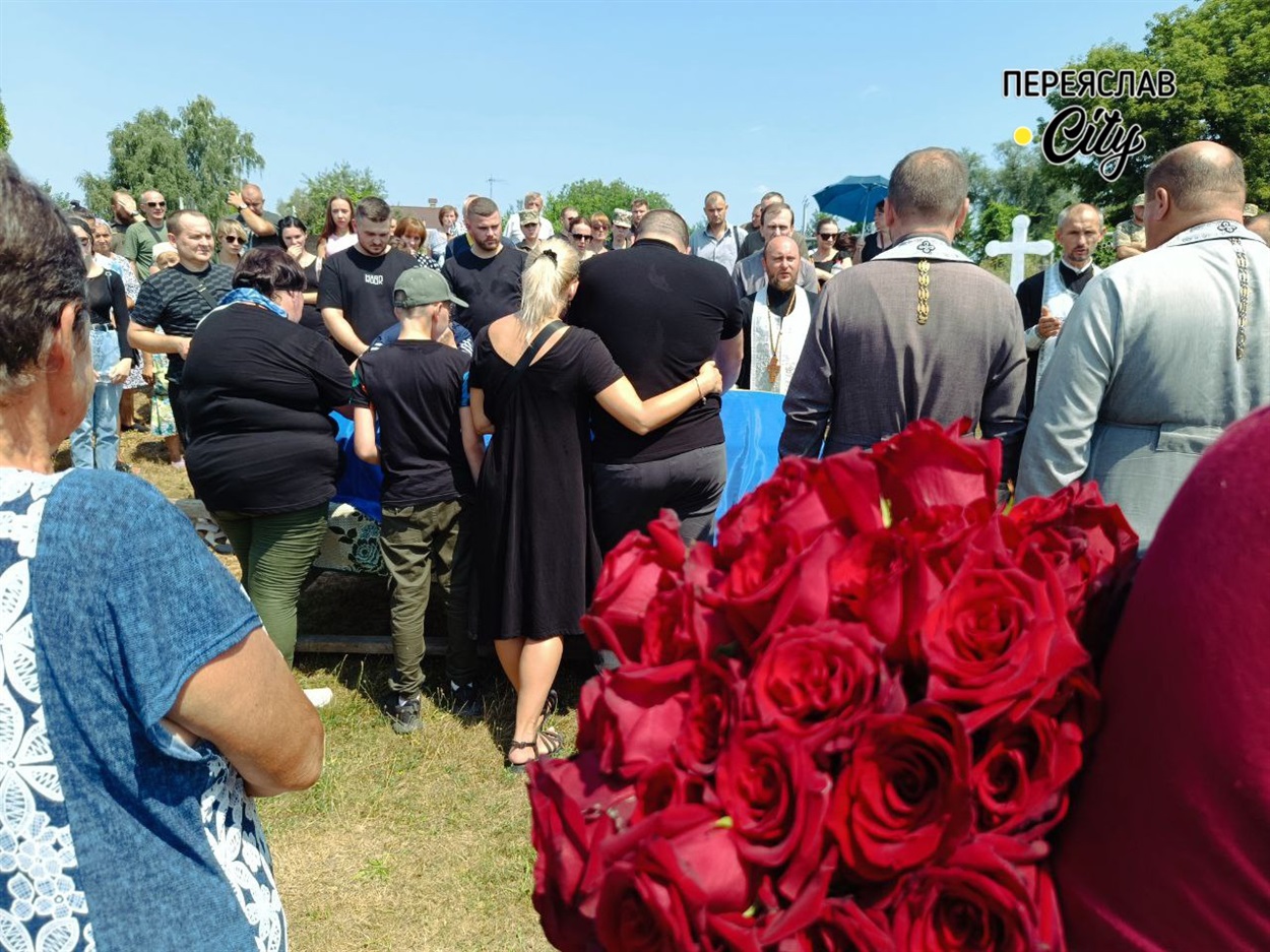 Поховали Сергія Тарасюка з усіма військовими почестями на Підварському кладовищі 