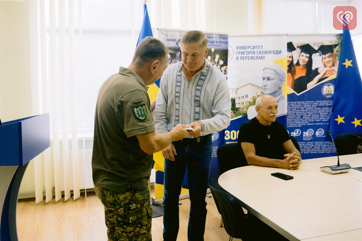 Віктор Шеремета вручив тероборонівцям 20 тис. грн премії