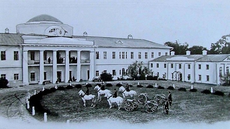Парадний фасад палацу в Качанівці. 1880-ті рр. 