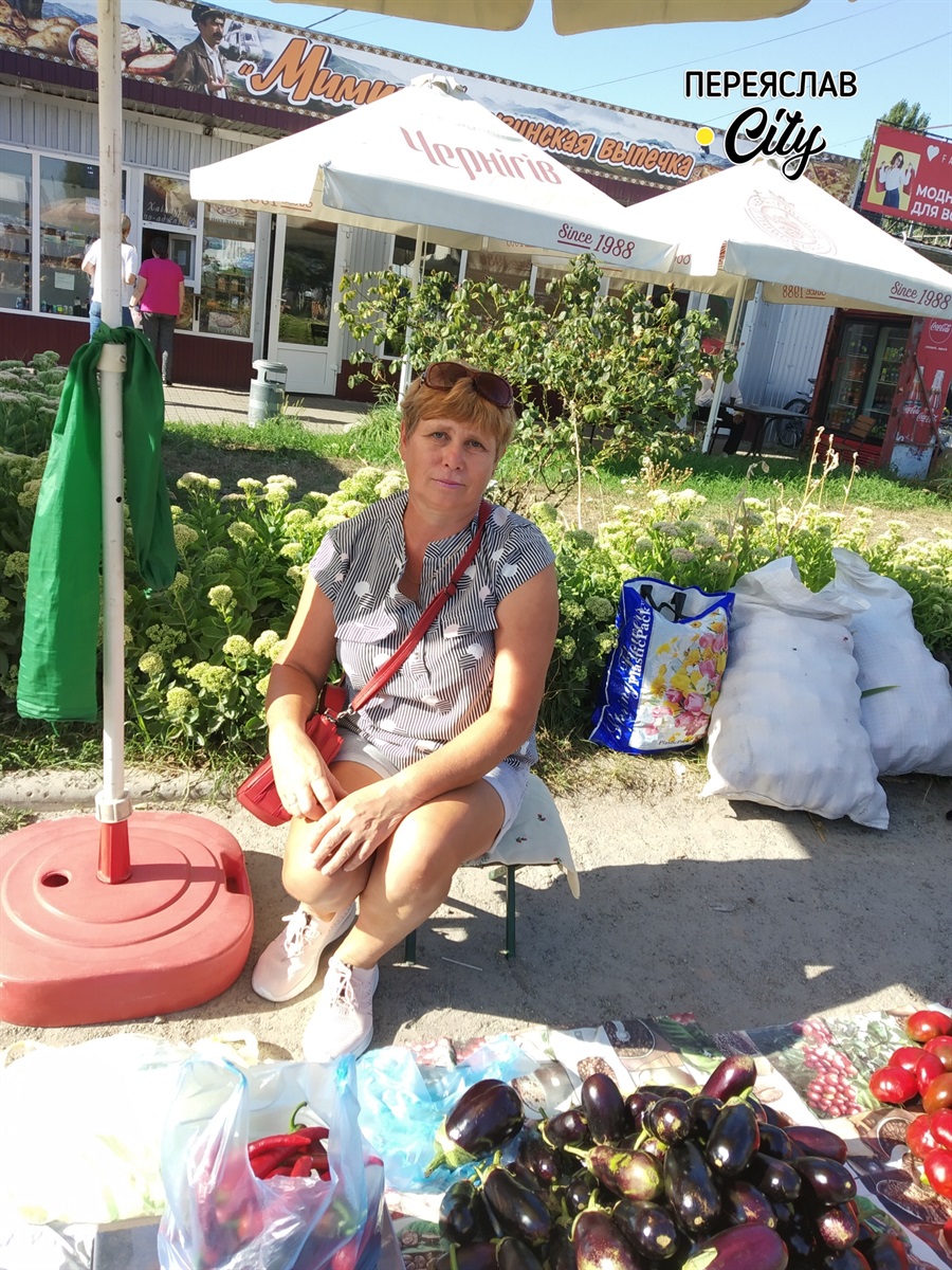 Ірина має 30 соток городу, сьогодні торгує перцем та баклажанами