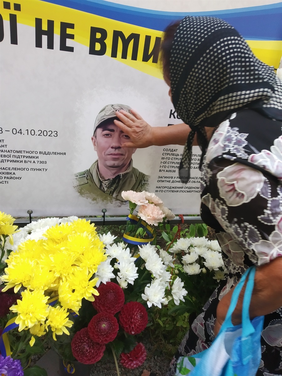 "Доторкнутися до рідного обличчя хоч на світлині..."