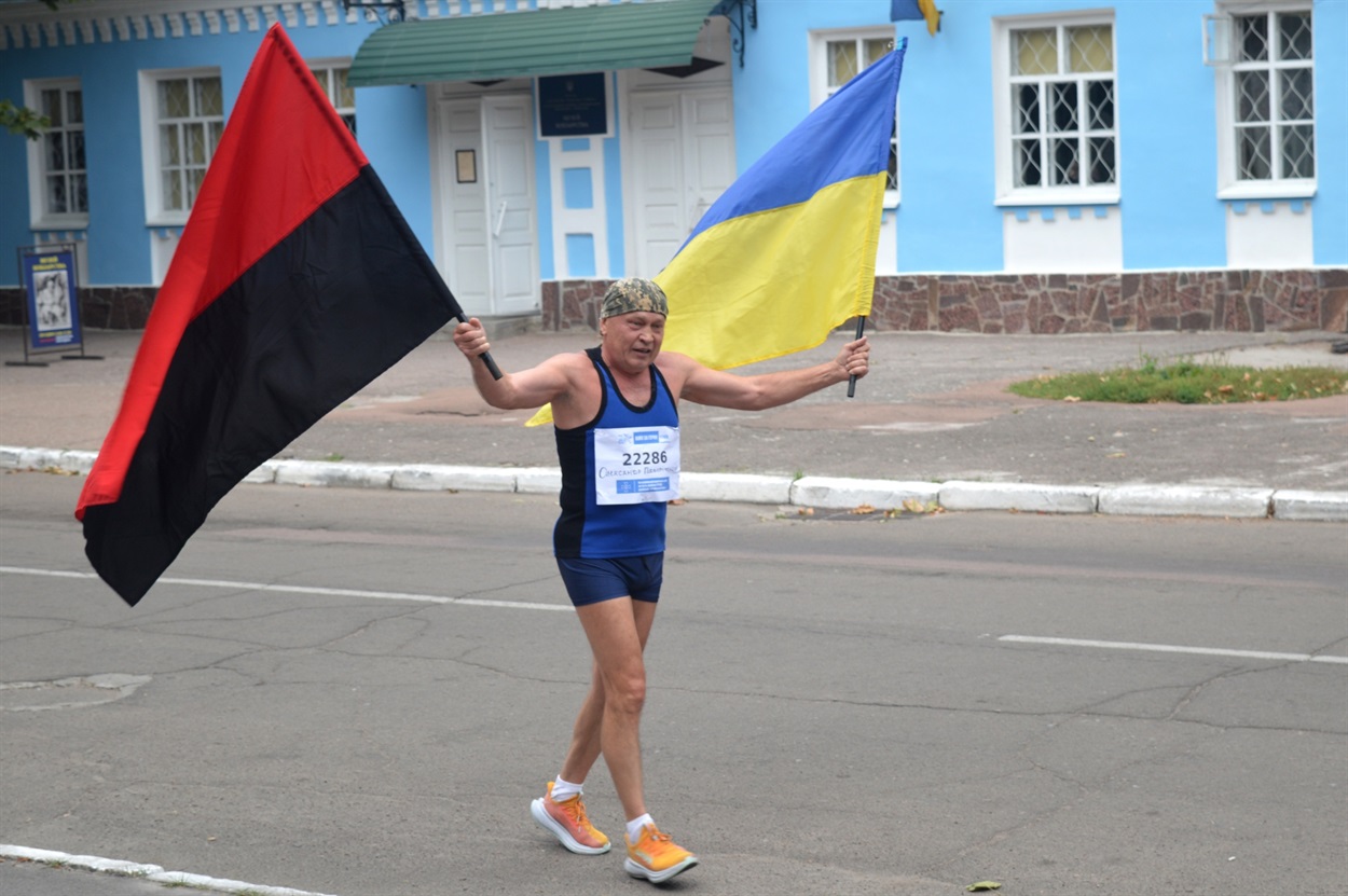 На фініші – досвідчений кросмен Віктор Шарапка