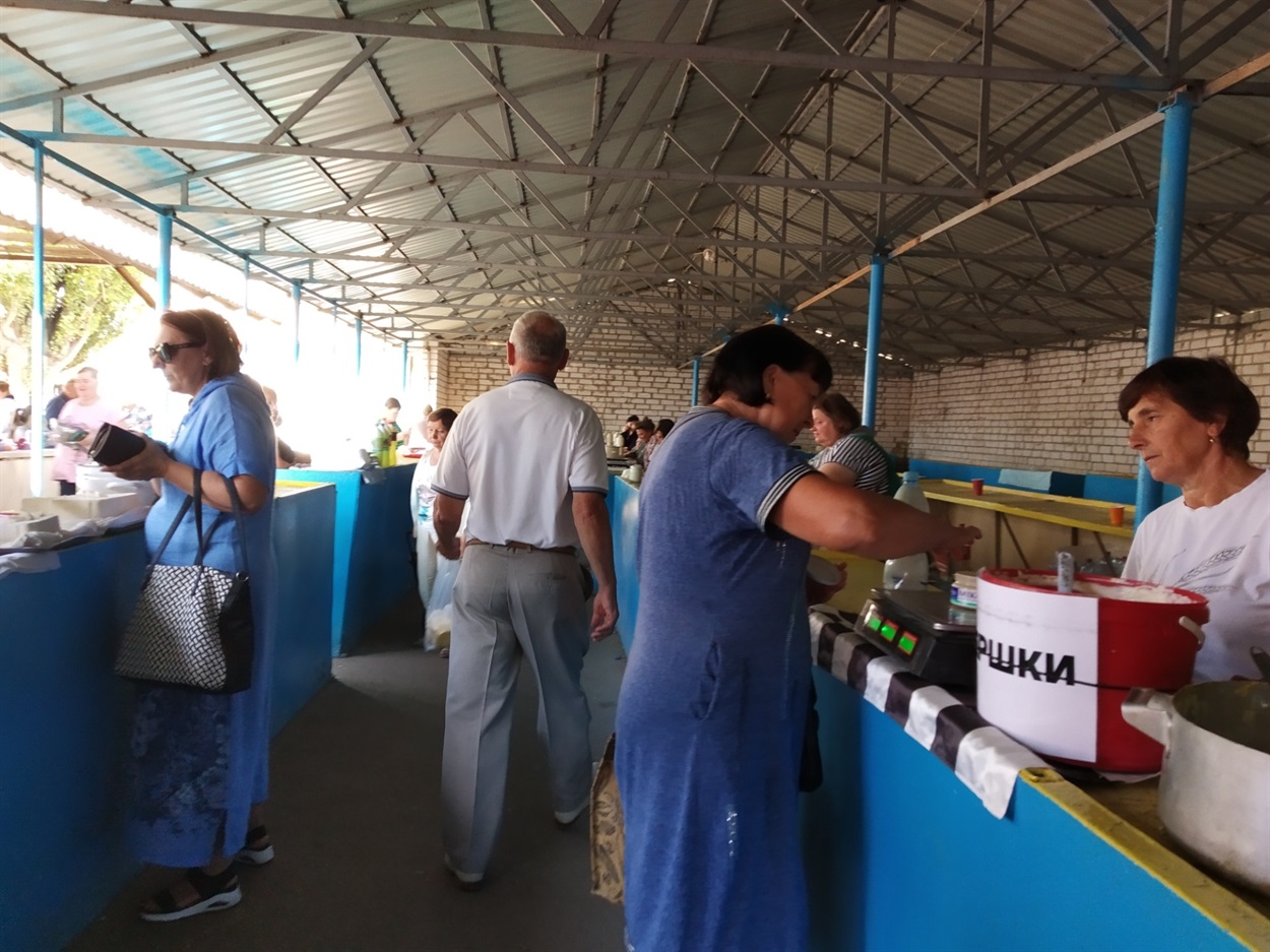 По молочку потрібно йти о сьомій, о пів на дев’яту лише поодинокі продавці та покупці