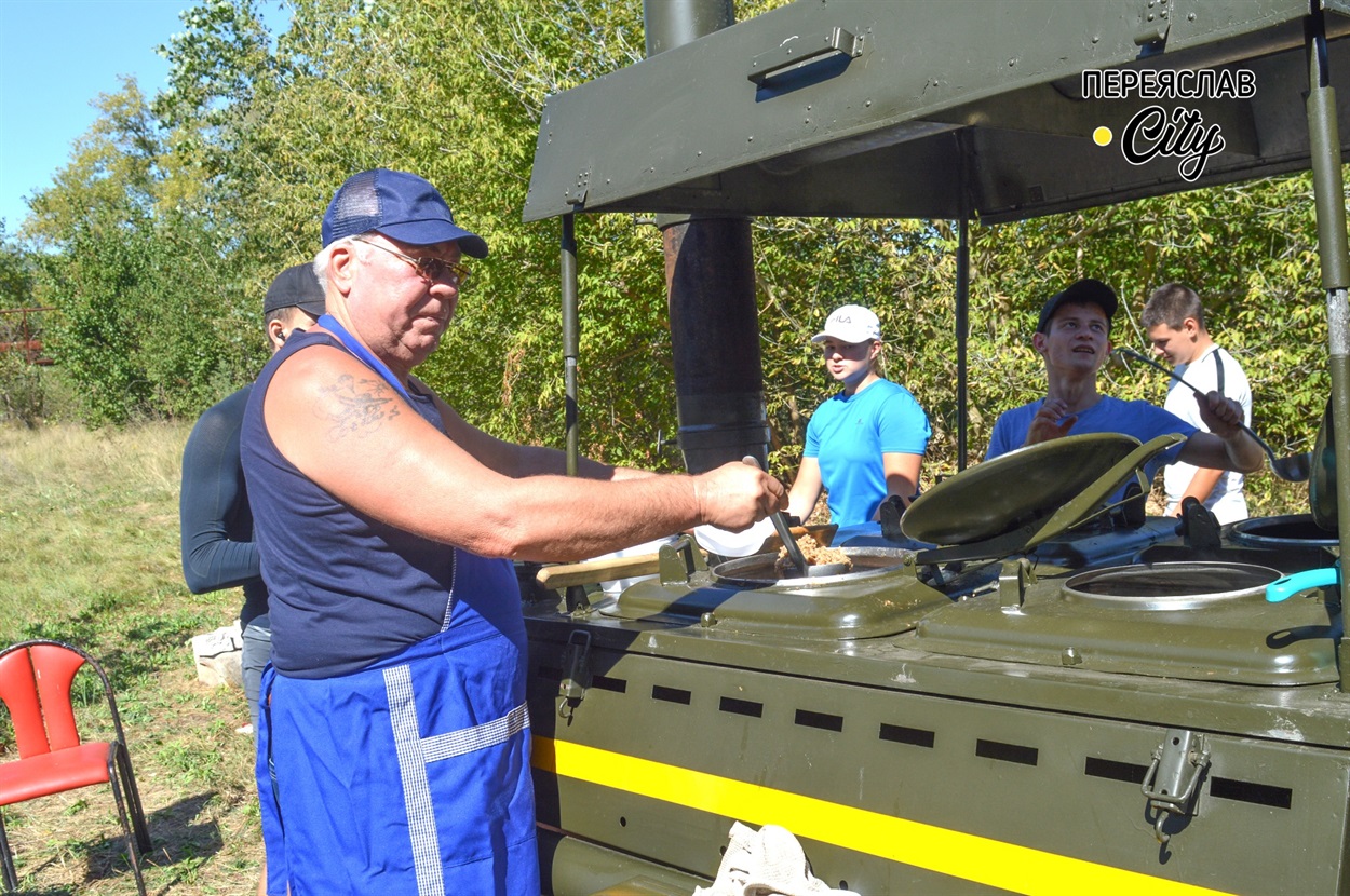Поки кипіли пристрасті на воді закипала каша й у кухаря Сергія Чичикала