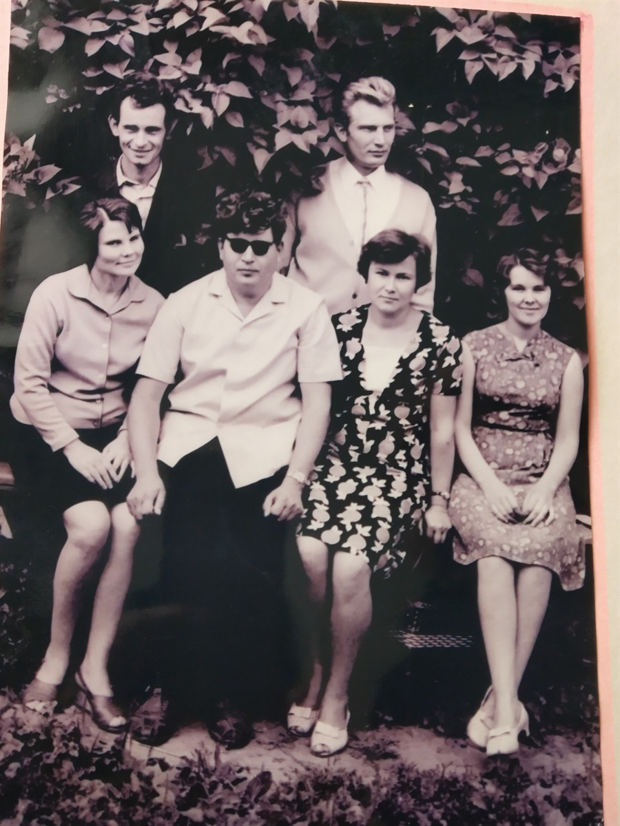 1971 р. Сидять: Дебеляк В. А., Виногородський М.І., Солдатова Л. О., Кулик Р.І.. Стоять: Дебеляк Ю.М., Дубінчук Ю.О.