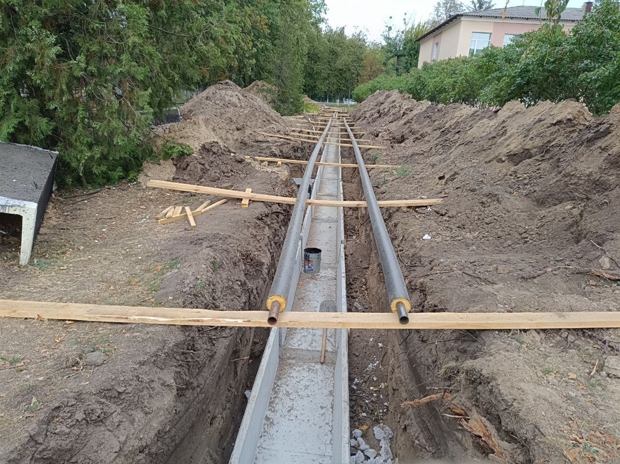 В такому стані залишили будівельники теплотрасу до укриття біля гімназії №5 в Переяславі 