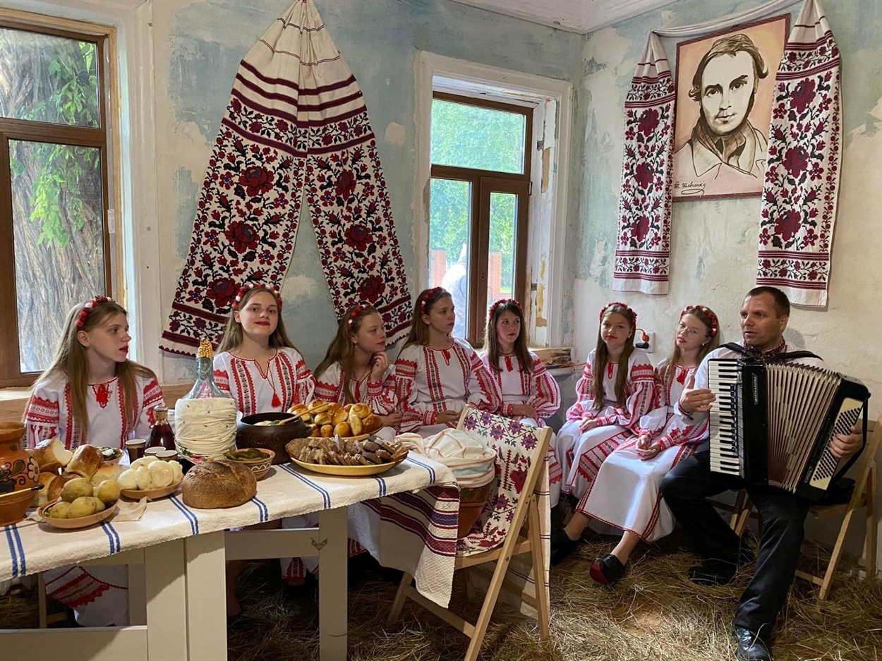 У центрі "Любомир" часто проводяться заходи для дітей та молоді, зустрічі з митцями і народними майстрами 