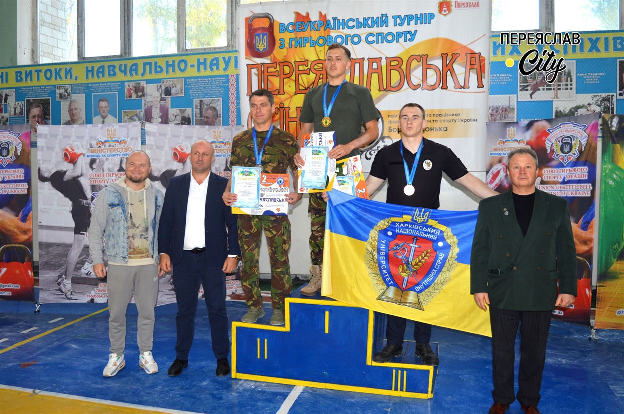 На п'єдесталі переможець та призери у ваговій категорії до 85 кілограмів. Срібна нагорода у Юрія Голоти