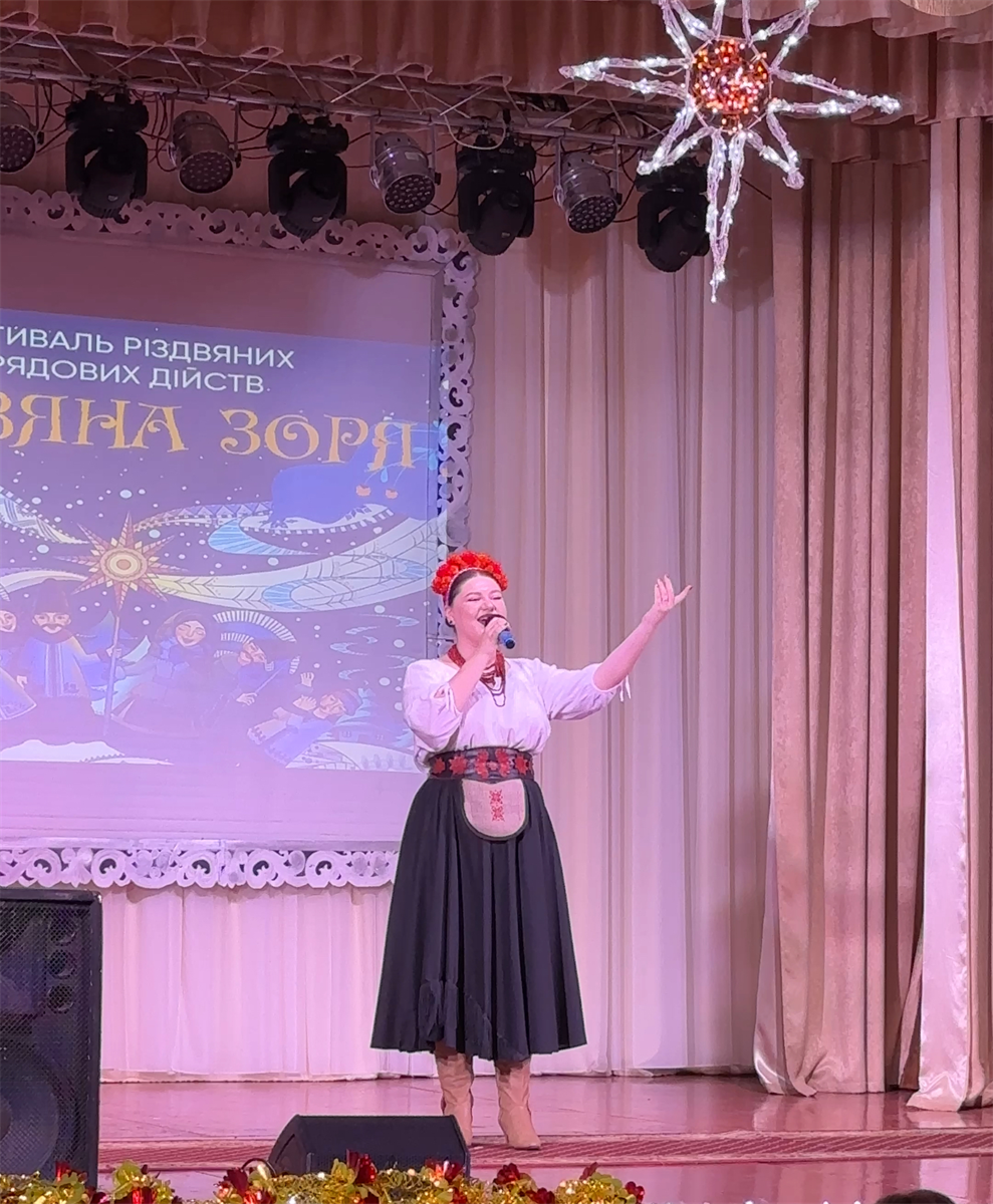 Відкрила фестиваль славнозвісним "Щедриком" Миколи Леонтовича в оригінальній обробці солістка Ганна Ляч 