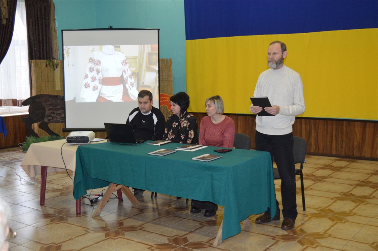 Під час презентації книги "Традиційний натільний одяг українців кінця ХІХ - третьої четверті ХХ століття