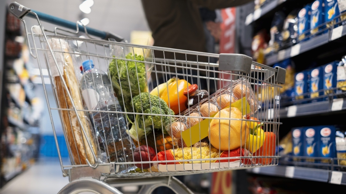 найбільше українці витрачають на продукти