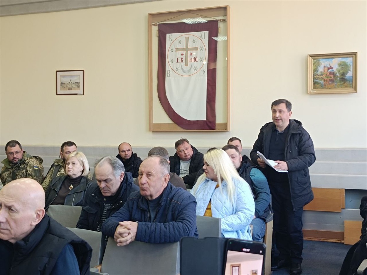 Олексій Дикий як голова бюджетної комісії Переяславської міськради нагадав про пропозицію депутатів щодо збільшення суми на баталйьон ТрО