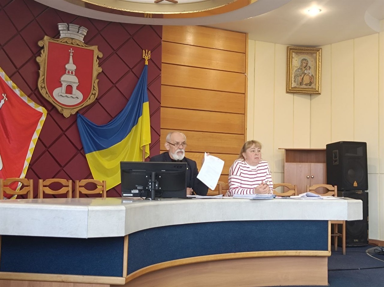 Мер Переяслава Вячеслав Саулко показує запити від військових на суму 30 млн грн 
