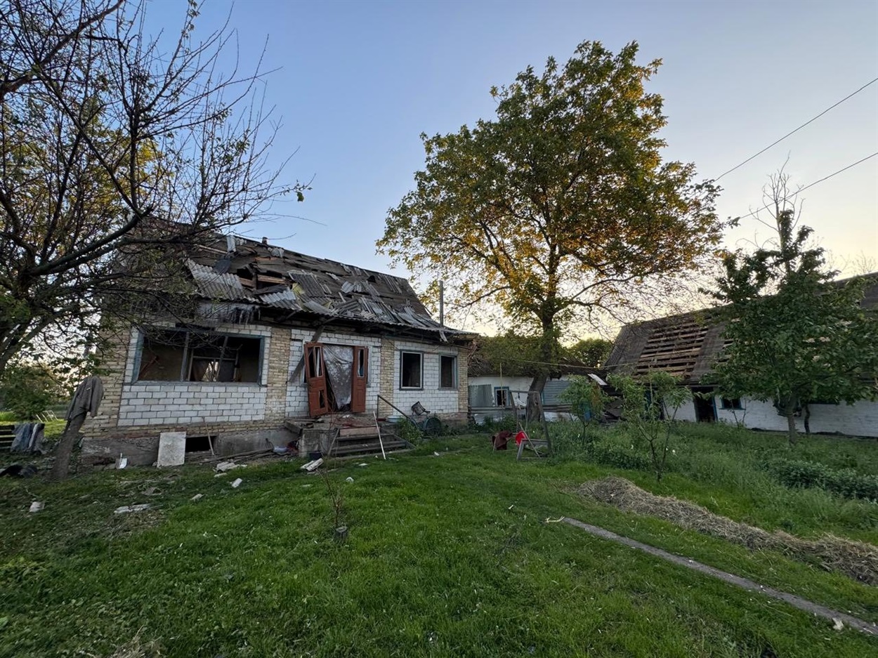 Житловий будинок, зруйнований внаслідок атаки російських дронів у с. Дем'янці Переяславської громади Бориспільського району  Київської обл. 21.05. 2025 р. 
