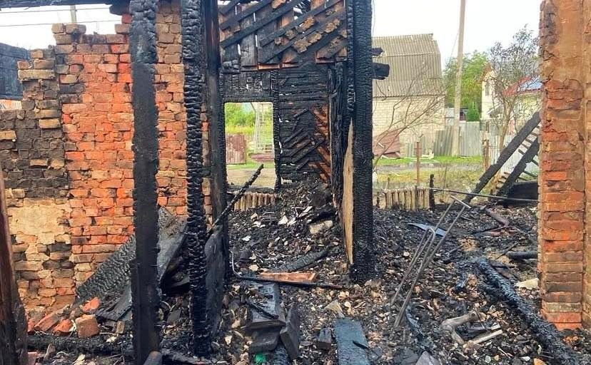 Будинок згорів повністю внаслідок нічної ворожої атаки на Бориспіль. 
