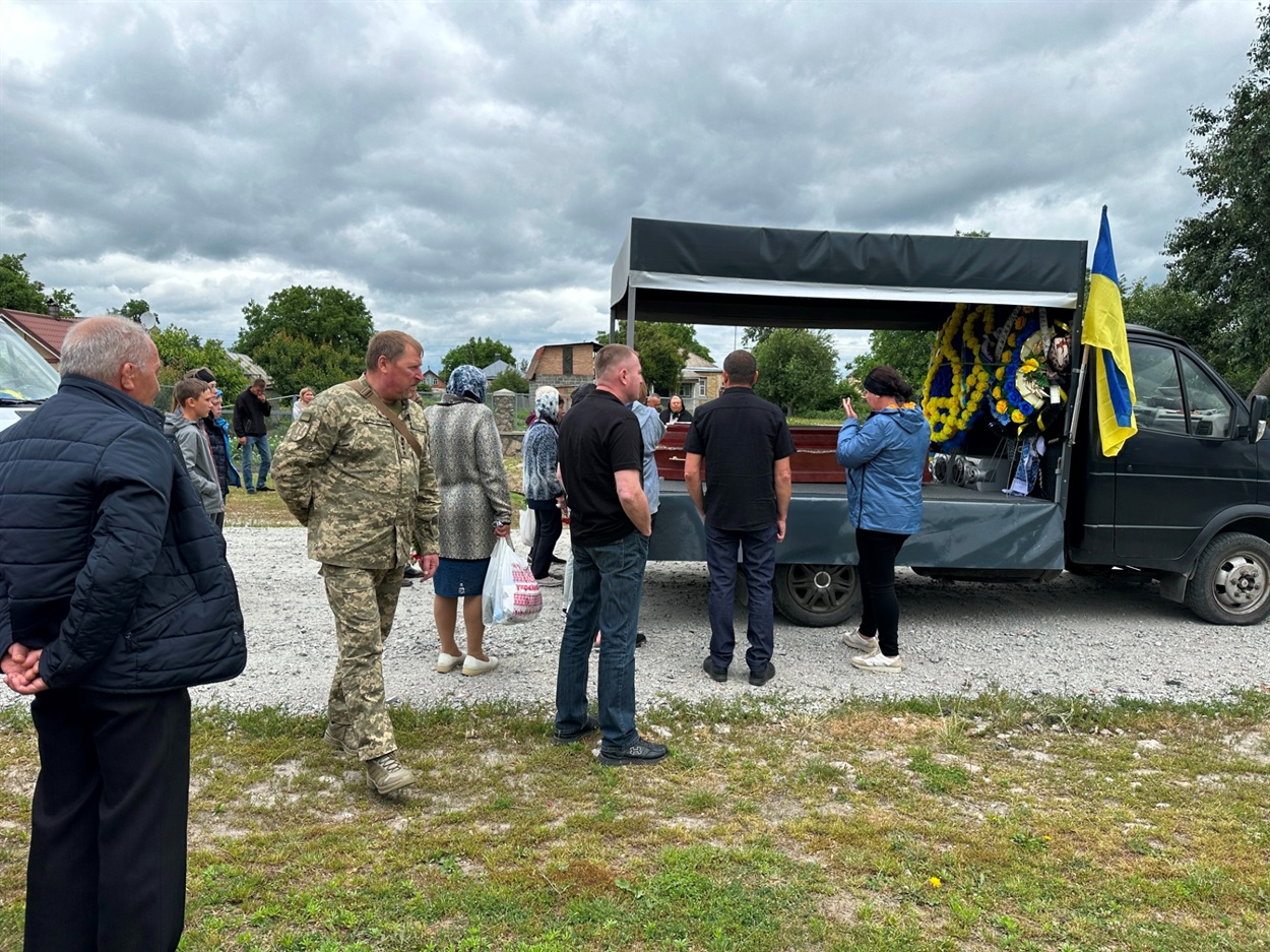 ​​Прощання з Героєм Богданом Ільєнком біля двору батька в Переяславі. 20.06.2025 р. 