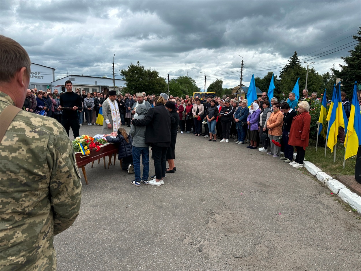 ​​Прощання з Героєм Богданом Ільєнком. Площа в с. Студеники. 20.06.2025 р. 
