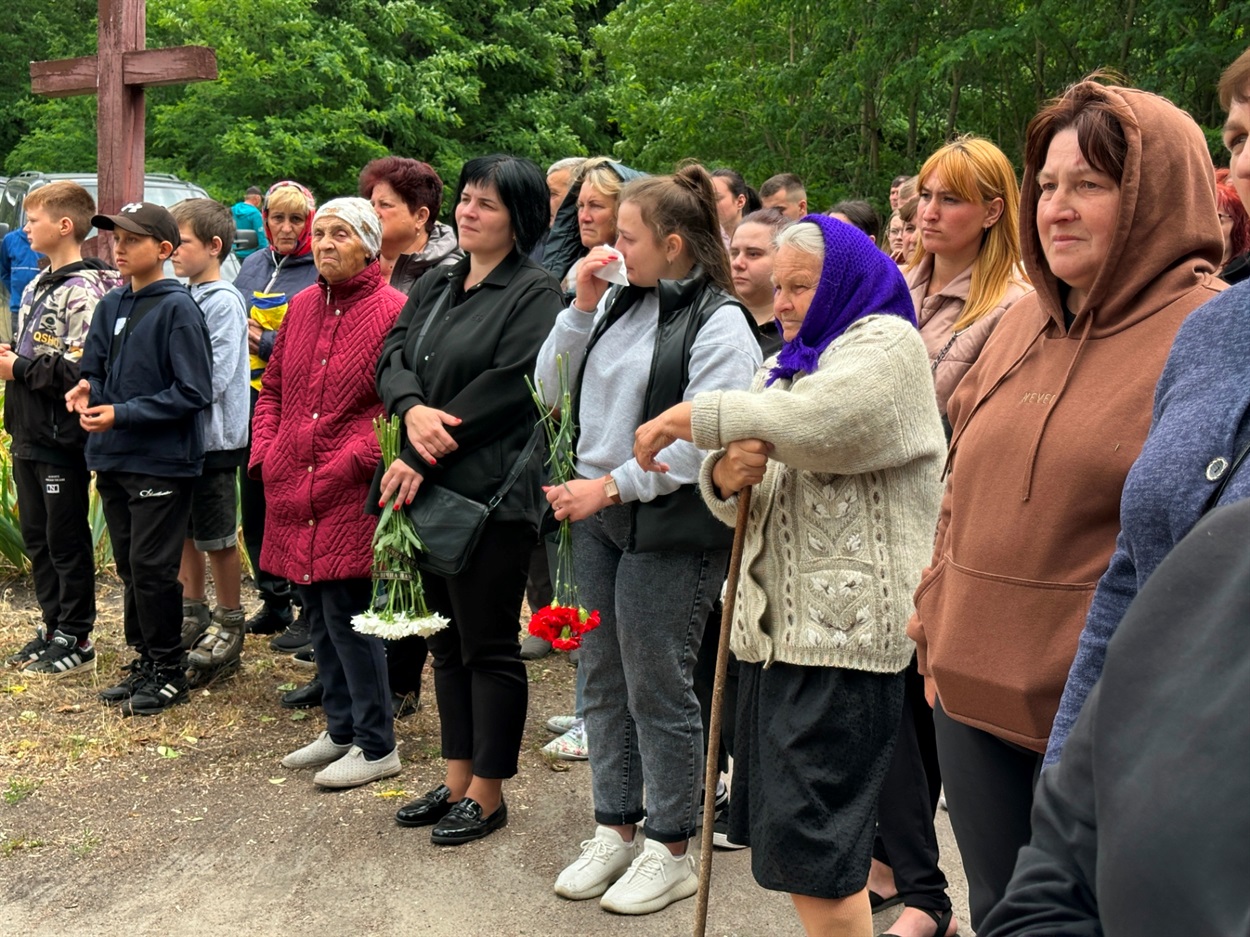 Поховали Воїна Богдана Ільєнка на кладовищі у селі Козлів Студениківської громади.